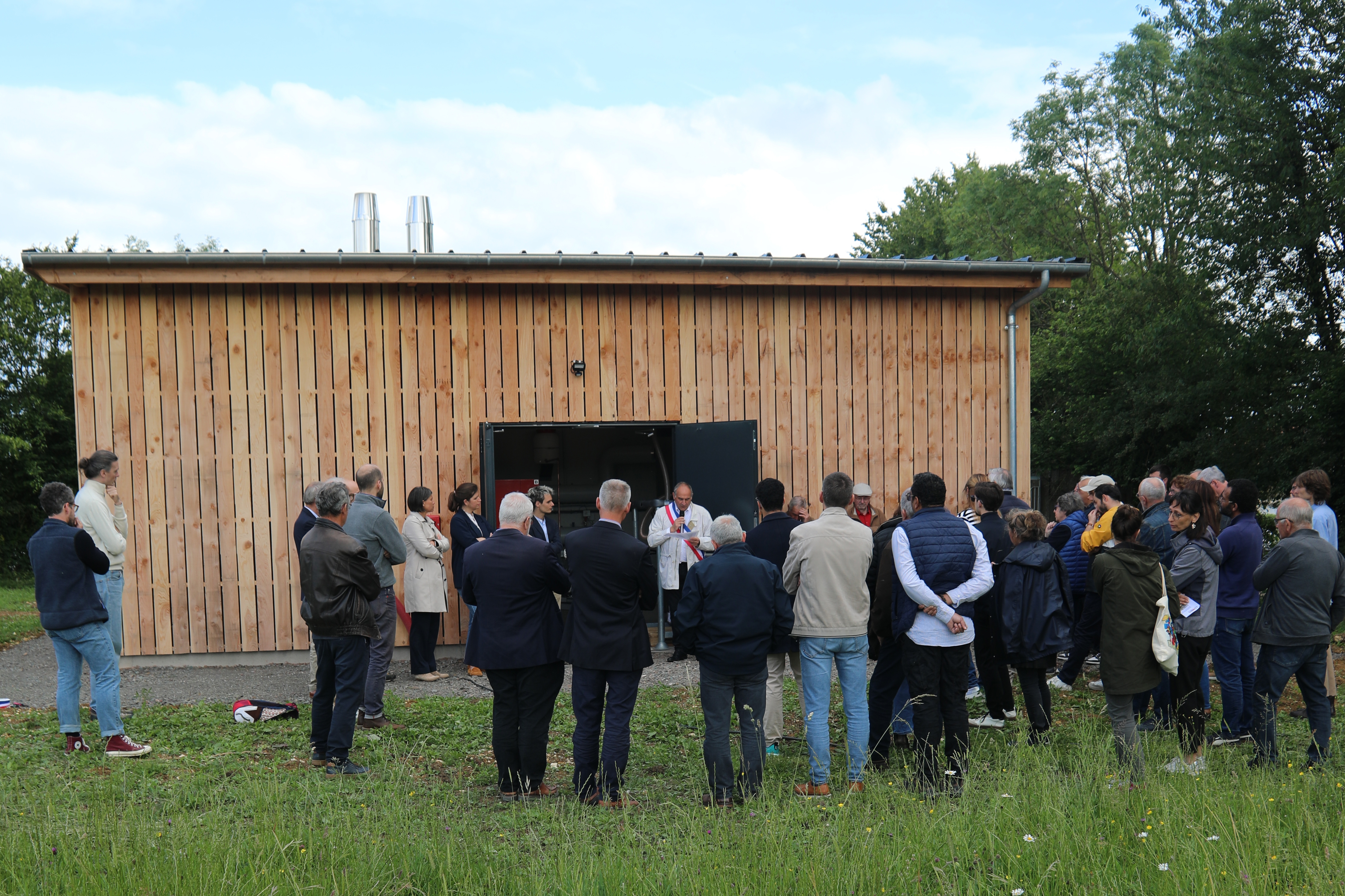 Élu-es, partenaires et associés de Combo réunis pour l'inauguration de la chaufferie d'Échauffour