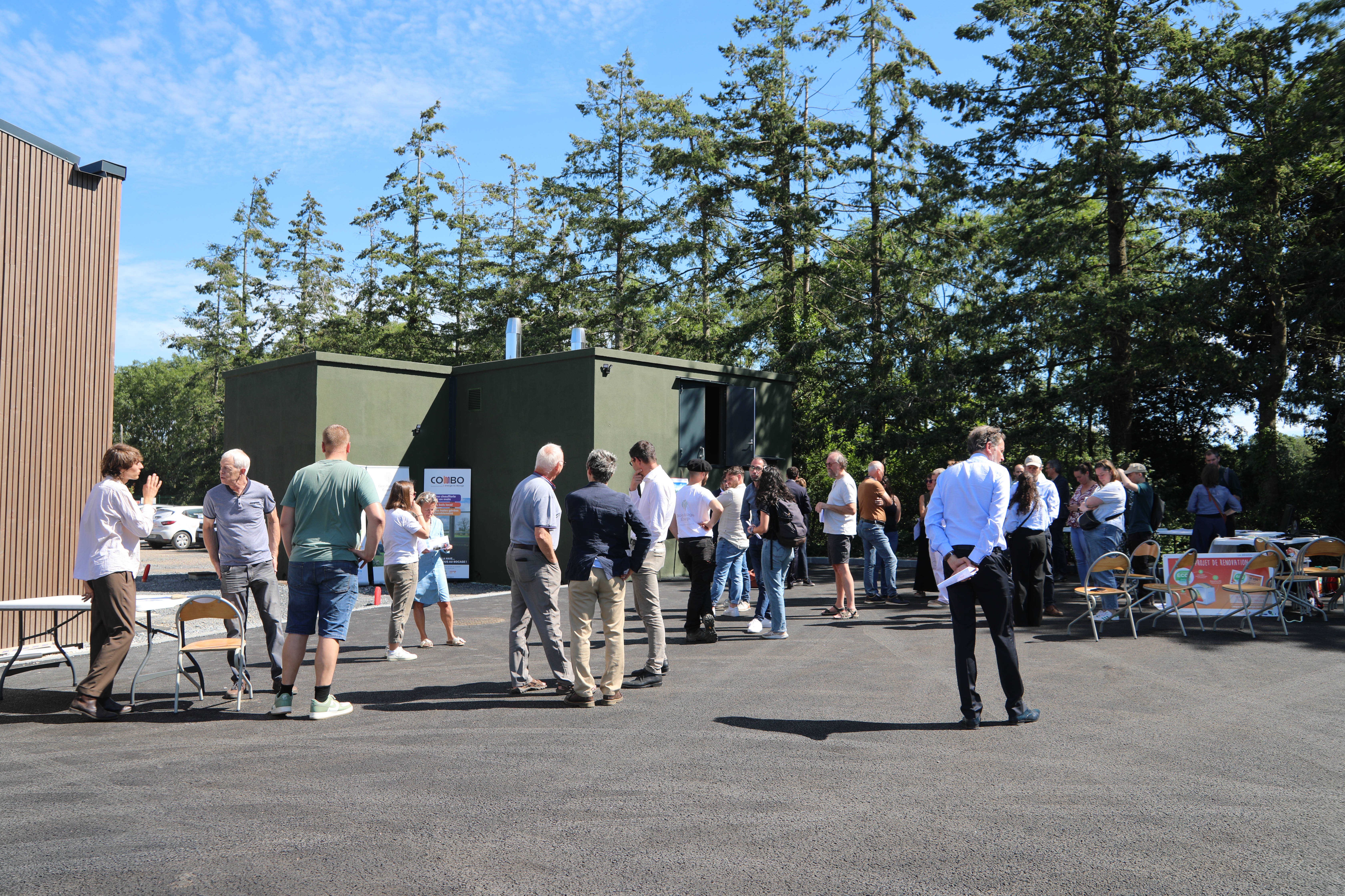 Élu-es, partenaires et associés réunis pour l'inauguration de la chaufferie des Moutiers-en-Cinglais, 17 juin 2026